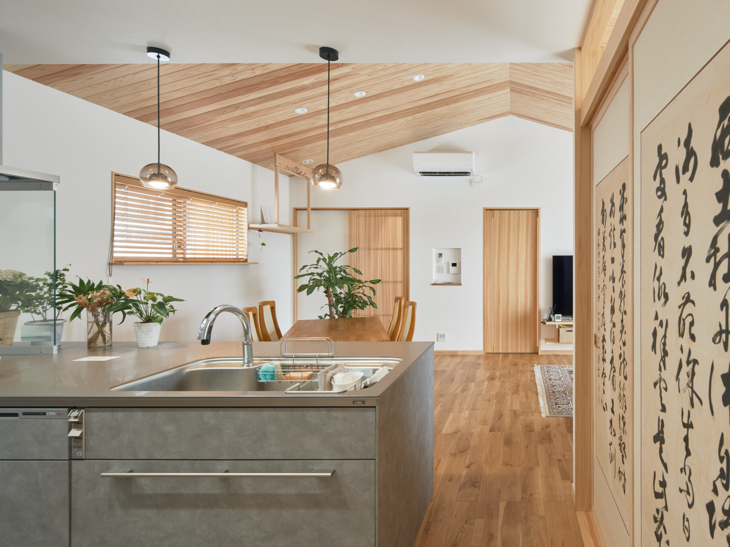 古民家の息吹を込めた和モダン平屋住宅