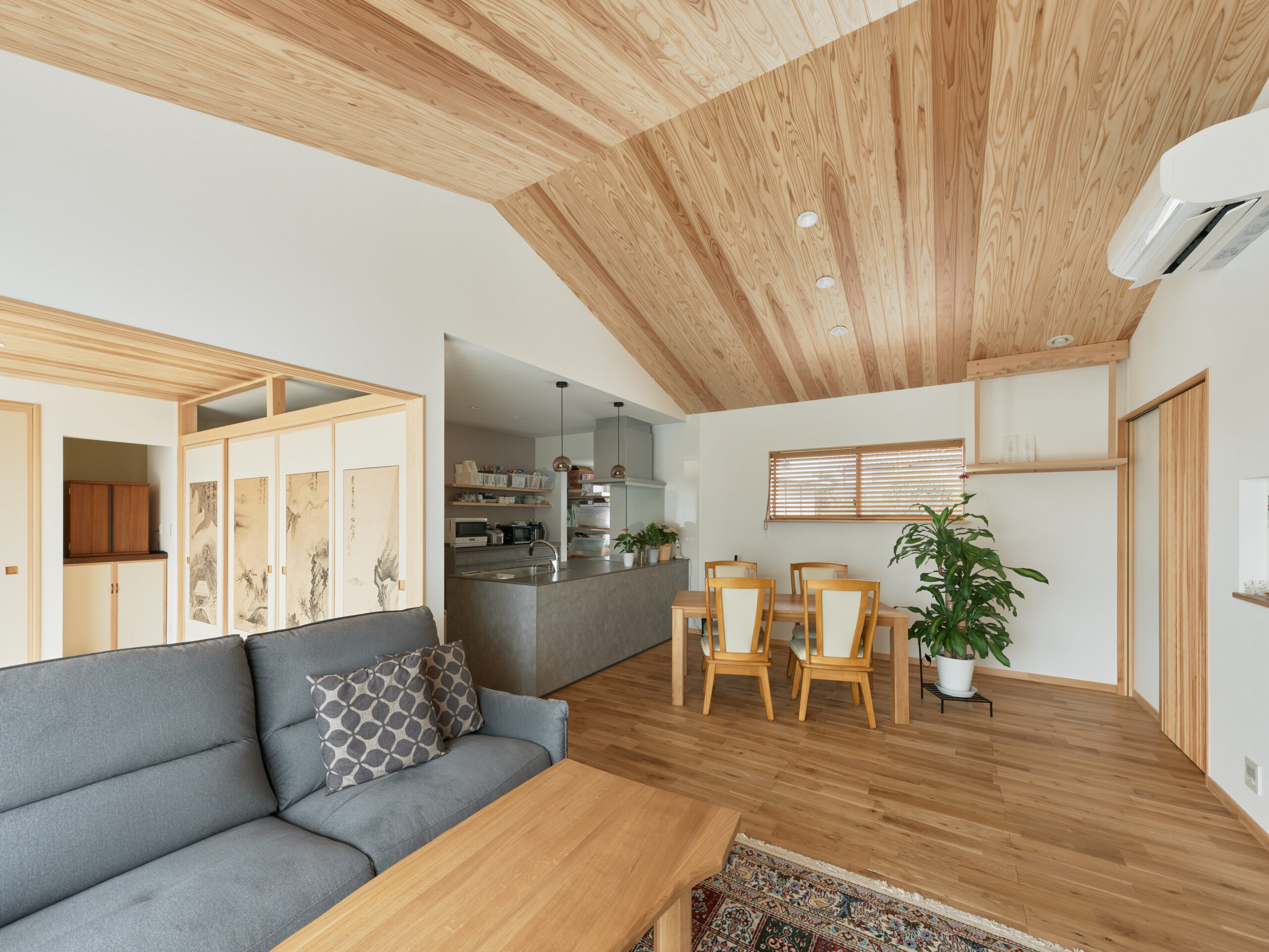 古民家の息吹を込めた和モダン平屋住宅